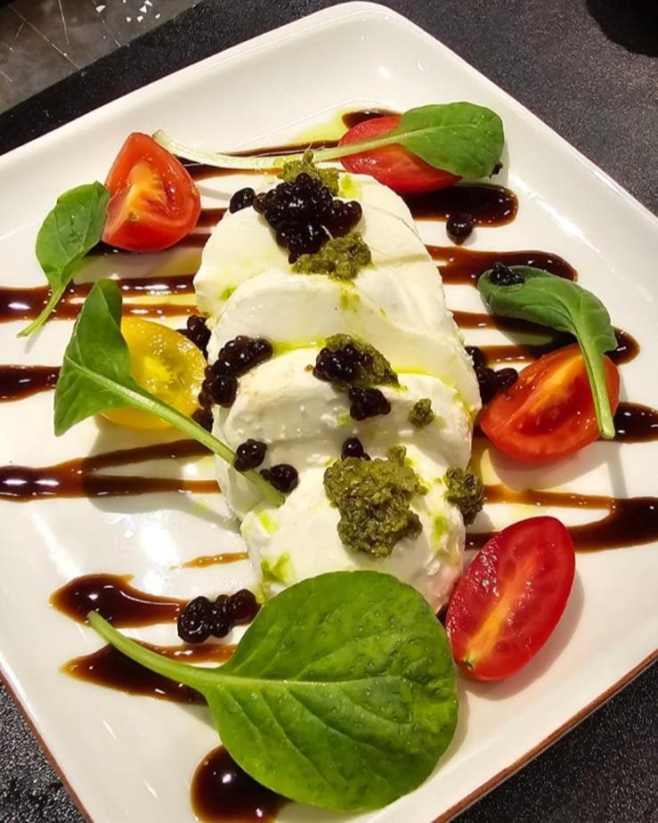 Lion Gate Hotel Sarandë 外观 照片