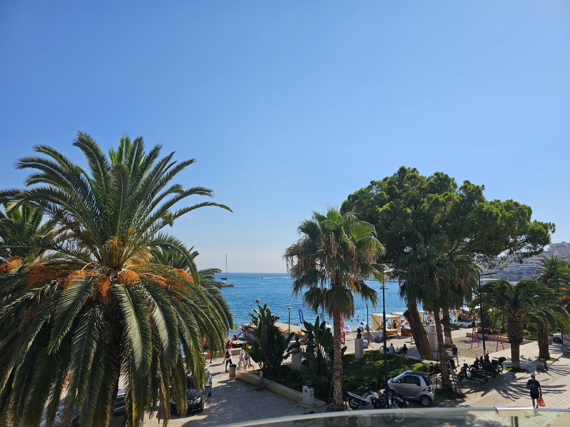 Lion Gate Hotel Sarandë 外观 照片