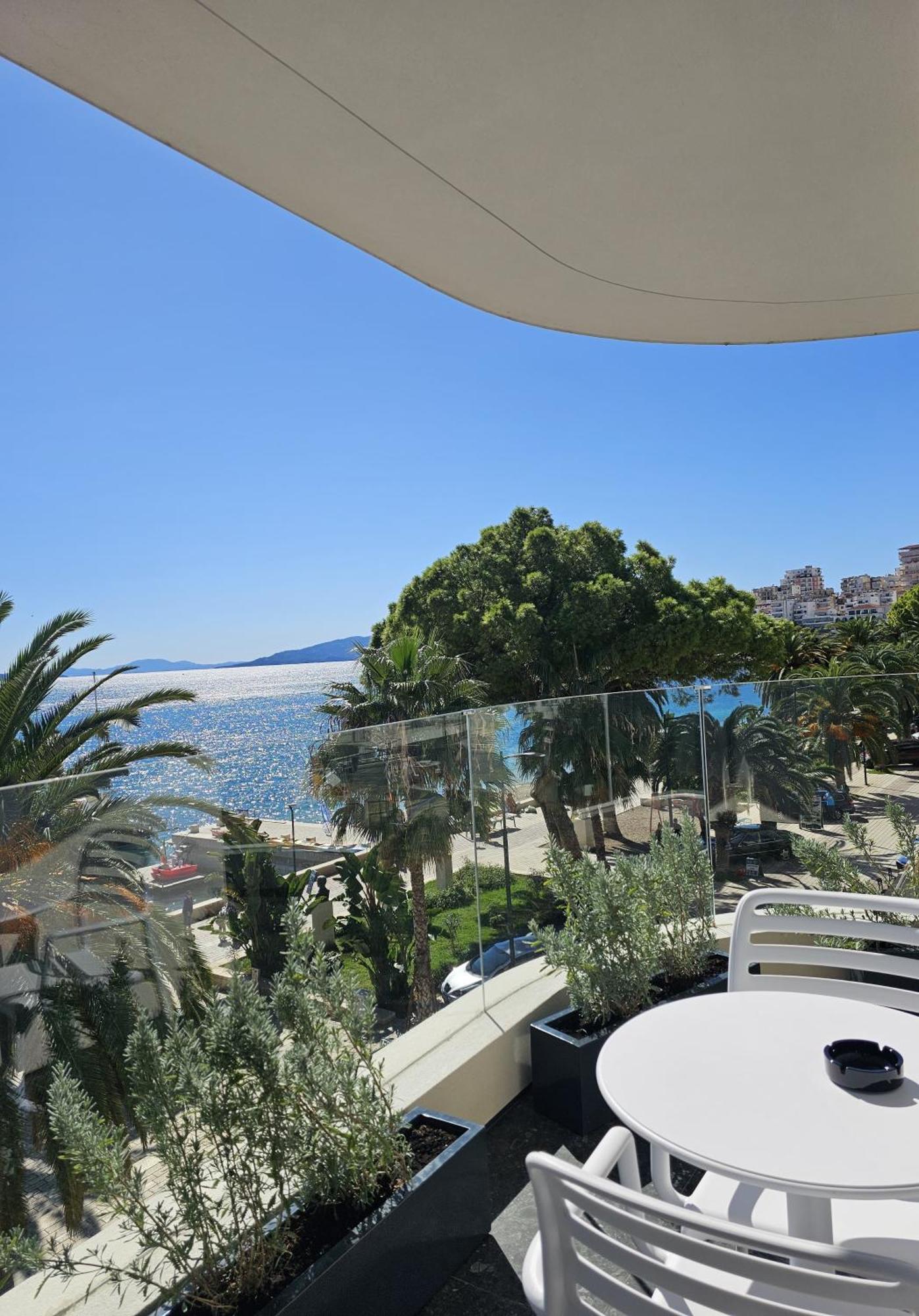 Lion Gate Hotel Sarandë 外观 照片